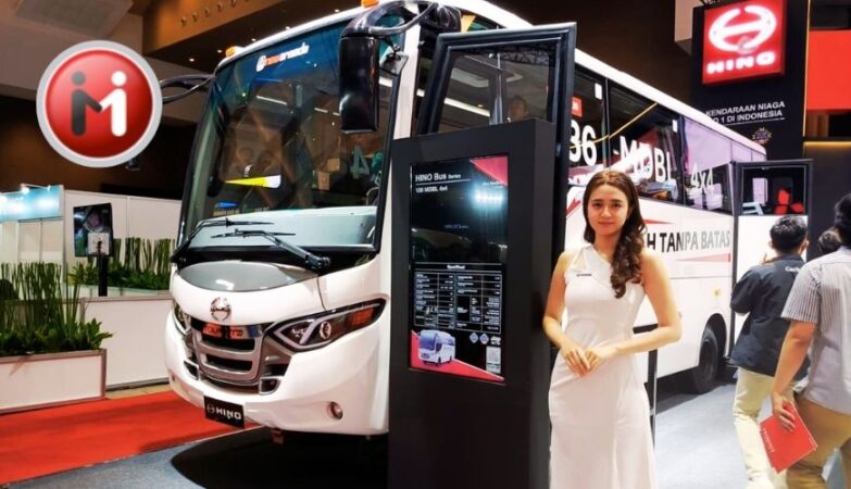 Bus Hino berpenggerak 4x4 khusu karyawan Pertambangan